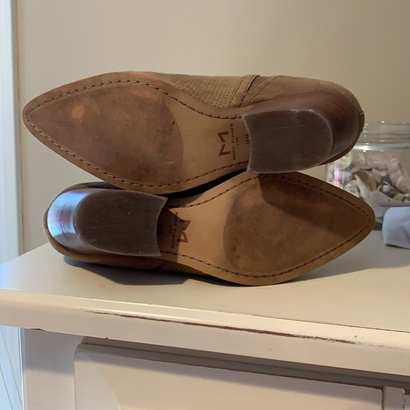 Marc Fisher tan suede booties sz 10 - Picture 9 of 9